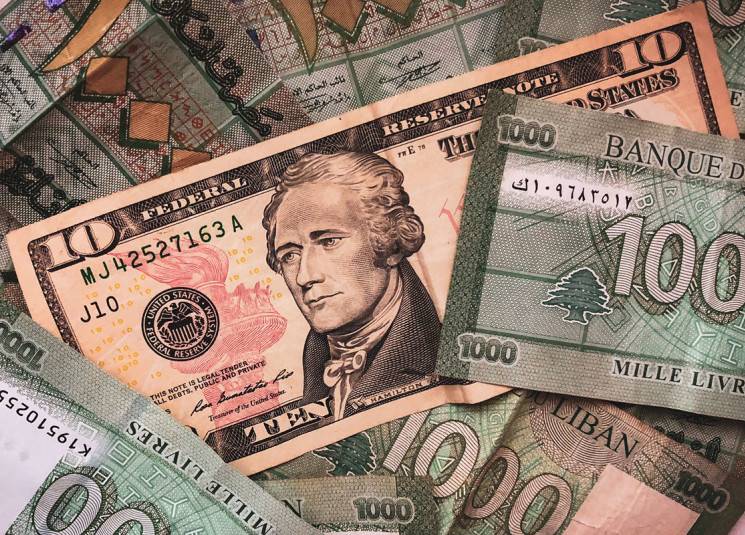 إنخفاض في سعر صرف الدولار في السوق السوداء ظهرا"