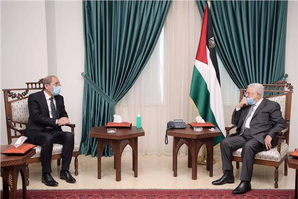 الصفدي يلتقي عباس غدا في رام الله