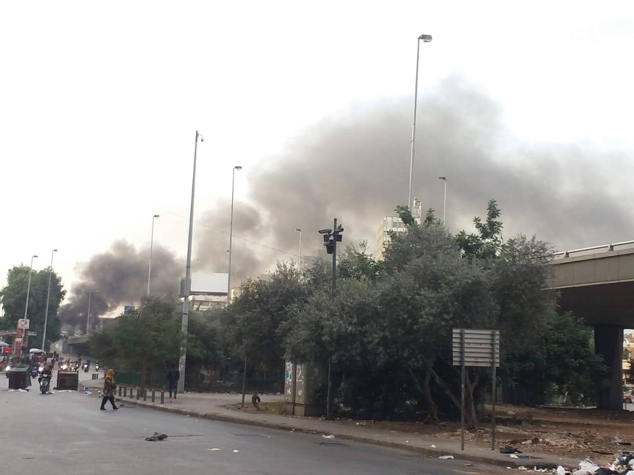 قطع طريق جسر الكولا من قبل المحتجين