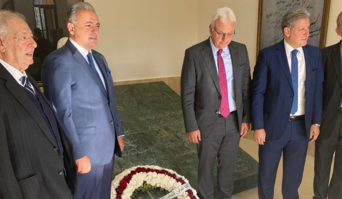 وزير الثقافة زار الباروك ووضع إكليلا على ضريح رشيد نخلة