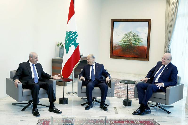 ميقاتي يُجمّد الدعوة لجلسة وينتظر عودة عون... بري مُصرّ على «الاتفاق الثلاثي»
«عروض مُغرية» لرئيس الجمهورية: دورة الـ 94... فالتحالف واقتراع المنتشرين؟!!