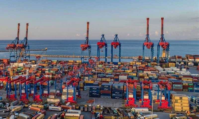 زيادة الدولار الجمركي... كارثة جديدة ستضرب لبنان
وتقضي على الحركة الإقتصادية الخجولة الباقية في البلاد