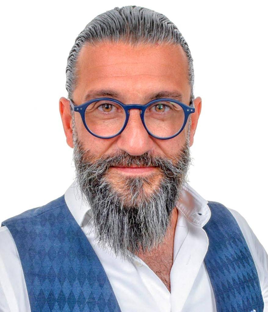 المصوّر وائل اللادقي: من بيروت إلى أثينا .. "حكاية" بتجرّ حكاية