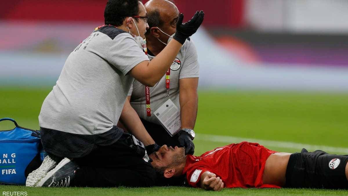 إصابة "مقلقة" للاعب منتخب مصر أثناء لقاء لبنان