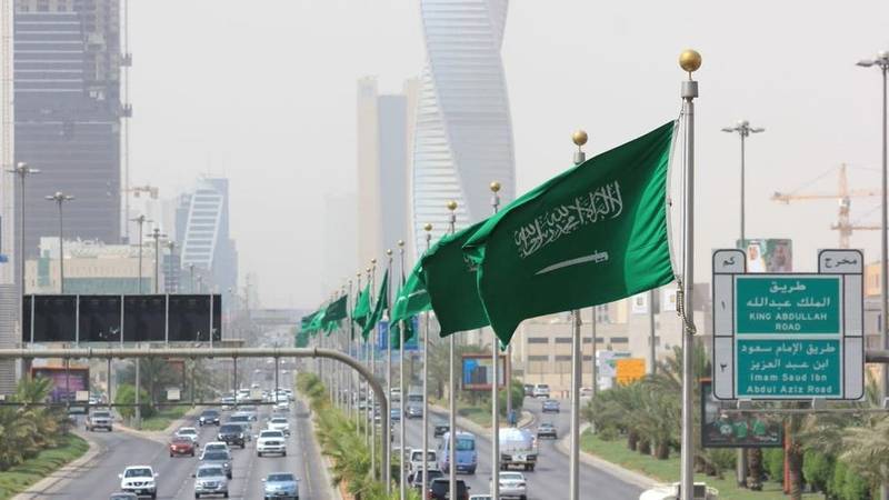 خبرٌ هام إلى اللبنانيين بشأن "التأشيرات والإقامات" السعودية!
