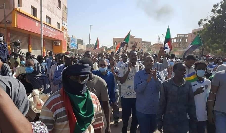 تظاهرات حاشدة تتجه نحو القصر الرئاسي في السودان