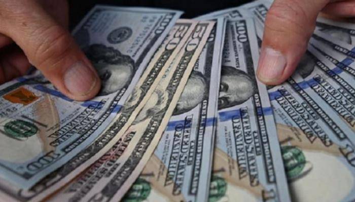 كم بلغ سعر صرف الدولار في السوق السوداء عصراً؟