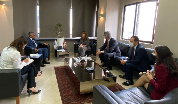 الخليل التقى وفدا من البنك الأوروبي لإعادة
الإعمار والتنمية واطلع على المشاريع المقررة