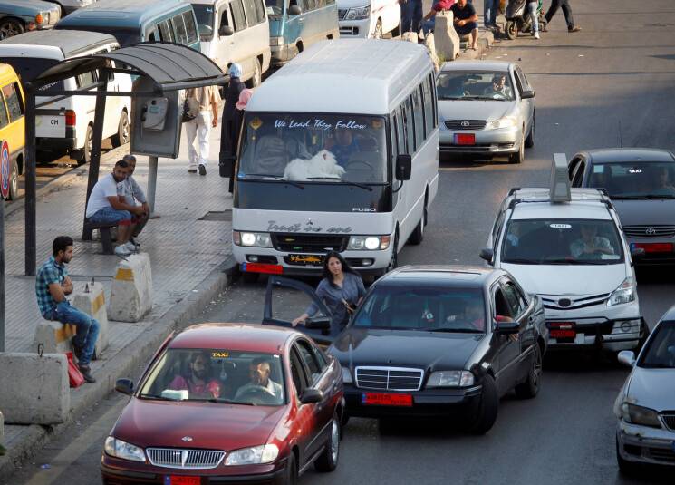65,000 بدل النقل اليومي للقطاع الخاص يترافق مع إرتفاع عالمي للنفط...
اللبناني منكوب... لكن هل سيكون الفرج قريباً؟