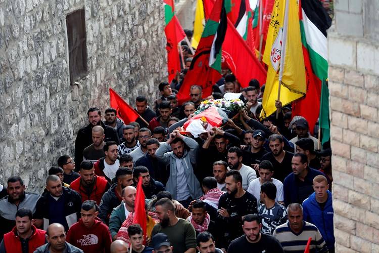 تشييع جُثماني شهيدين سلّمهما الاحتلال في رام الله