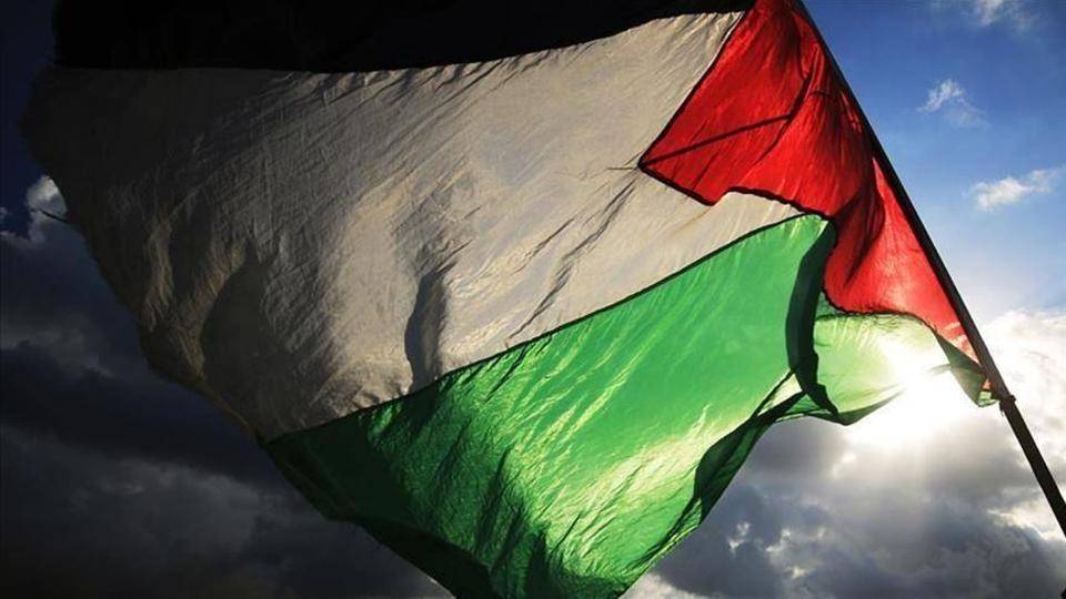 الحكومة الفلسطينية تخفّض رواتب موظفيها