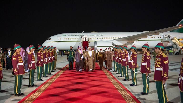 سلطان عمان يستقبل بن سلمان
