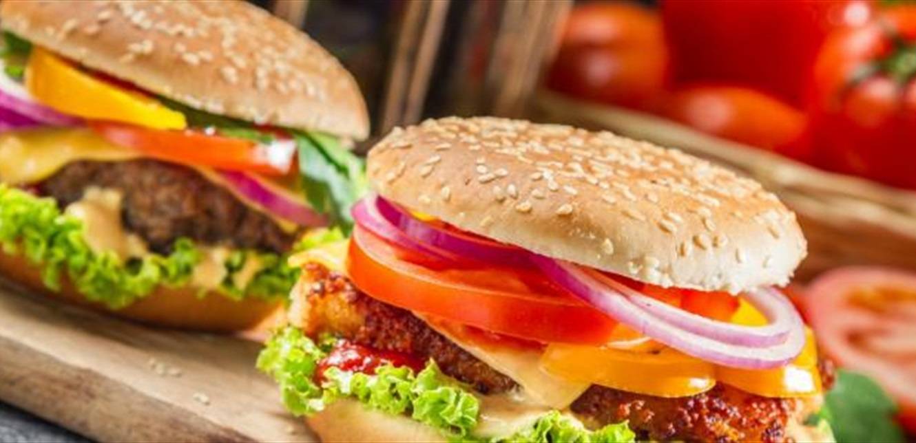 الوجبات الليلية.. هل تؤثّر في بشرتك؟