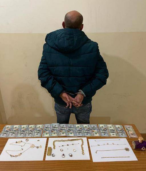 بطريقة احتيالية... استحصل على مفتاح منزلها واقدم على سرقة حوالى 25 الف دولار!