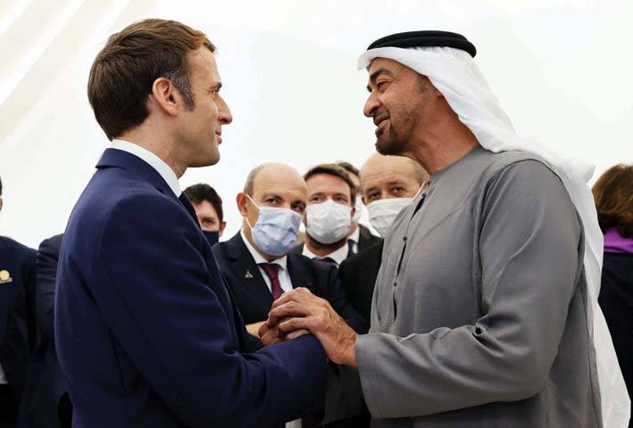 ماكرون بدأ جولته الخليجة: نأمل تحقيق تقدّم في لبنان خلال الساعات المقبلة