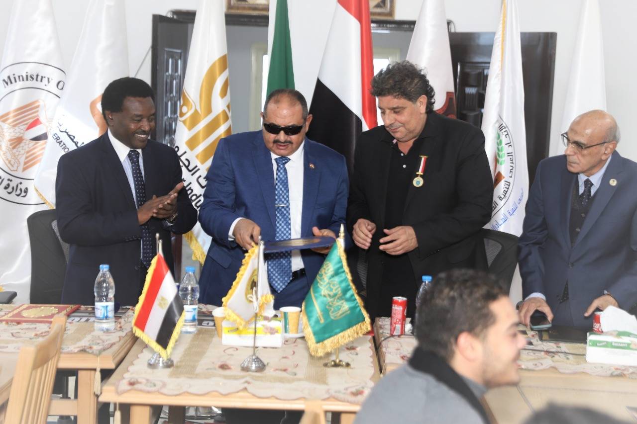 رئيس الاتحاد العربي يقوم بإنجاز صناعي إقتصادي في القاهرة