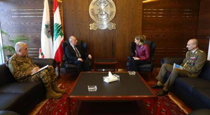 وزير الدفاع بحث سبل التعاون مع سفيرة إيطاليا