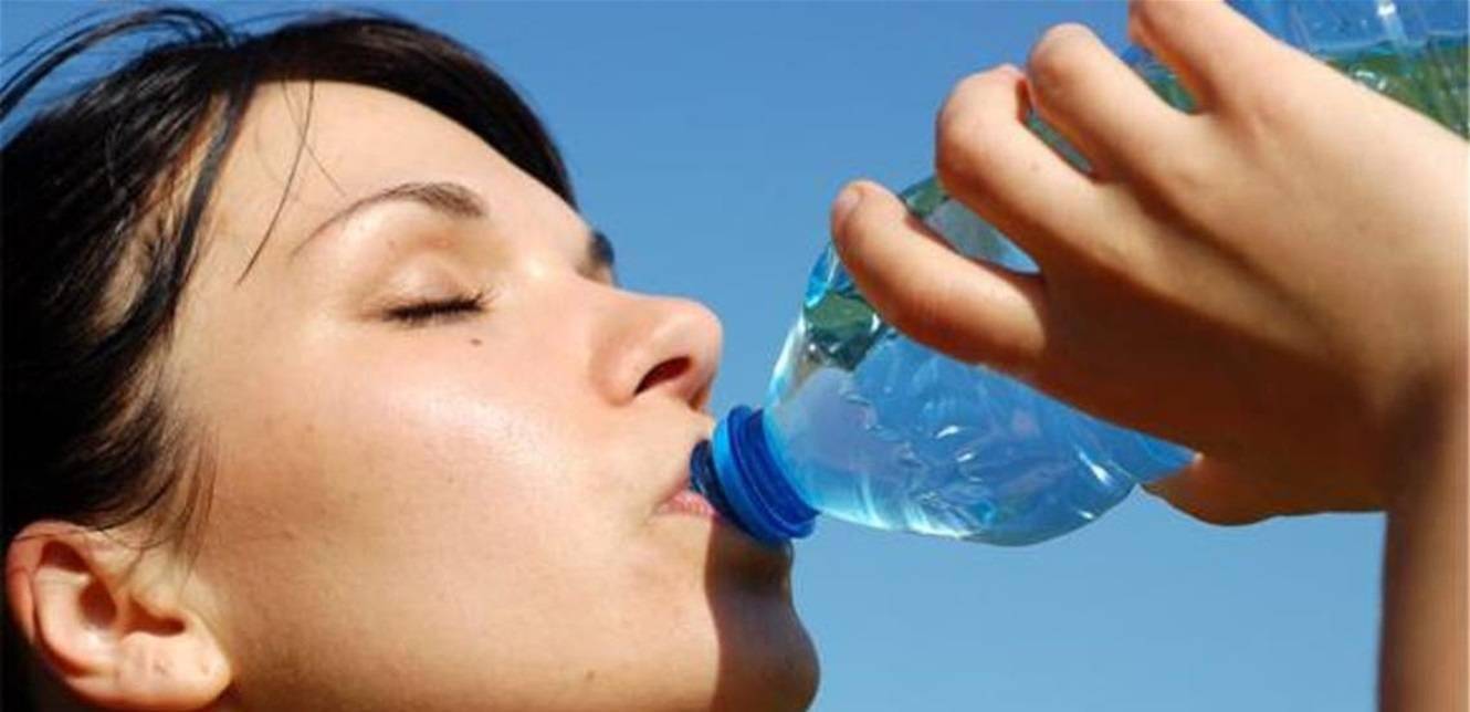 احذر نسيان شرب كمية كافية من الماء في الشتاء.. لهذه الأسباب
