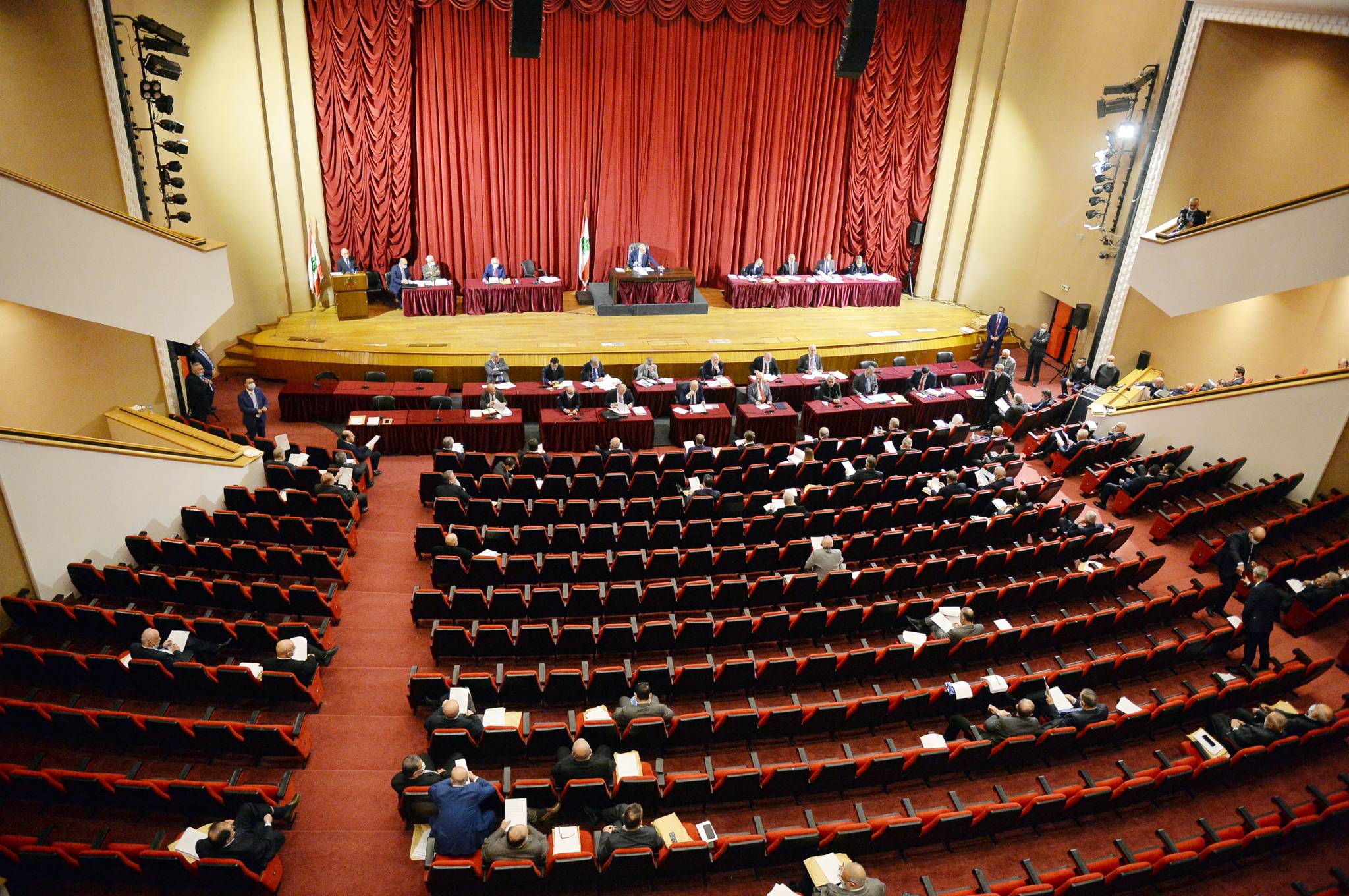 البيطار يستأنف تحقيقاته بعد شهر من التوقف القسري والمعركة المقبلة في «التمييز»
باريس ترمي الكرة في ملعب لبنان: قمنا بما علينا وجاء دوركم!
هذه هي الملفات التي تقلق المجتمع الدولي... والكابيتال كونترول ذهب ولن يعود