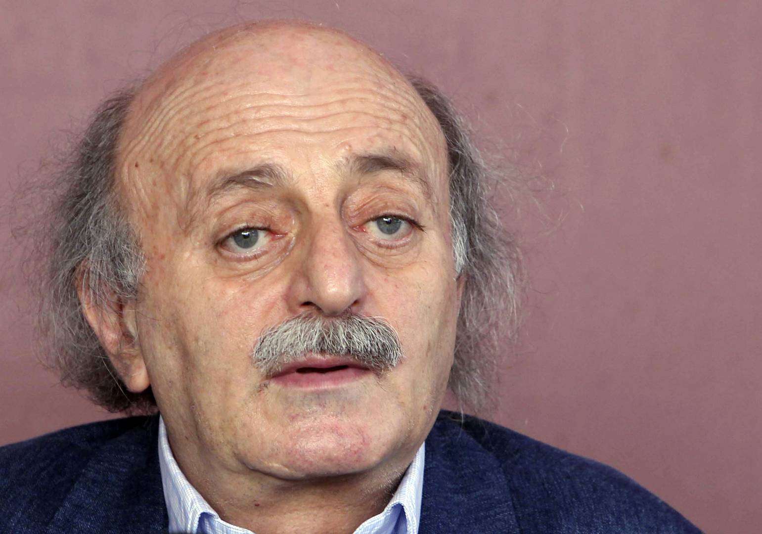 جنبلاط: كلما تأخر انعقاد الحكومة زاد الانهيار