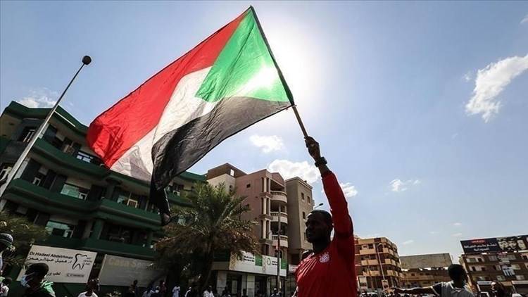الشرطة السودانية تفرّق تظاهرات قرب القصر الرئاسي في الخرطوم