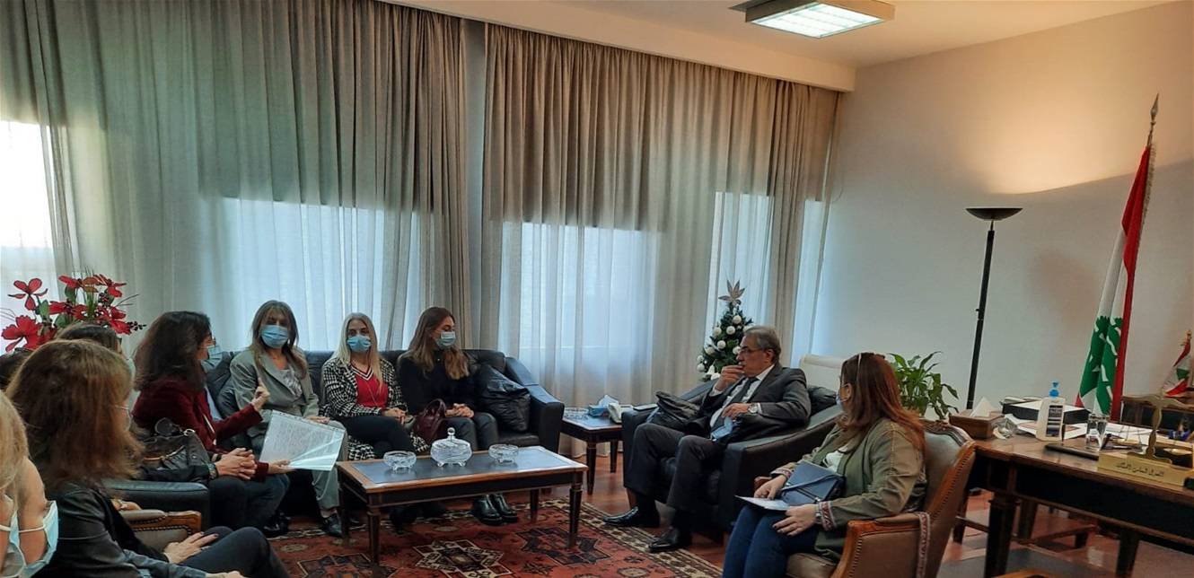 وفد من أهالي موقوفي قضية انفجار مرفأ بيروت في وزارة العدل