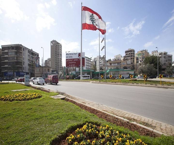 بالصور.. فتحة خطيرة جداً على جسر الدكوانه