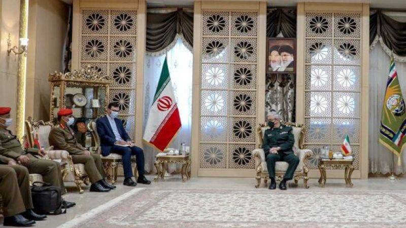 ماذا كشف قائد أركان الجيش الإيراني عن لقائه مع مسؤولين سعوديين وإماراتيين؟