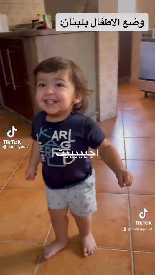 بالفيديو- طفل "عامل هيصة" بعودة التيار الكهربائي في لبنان!