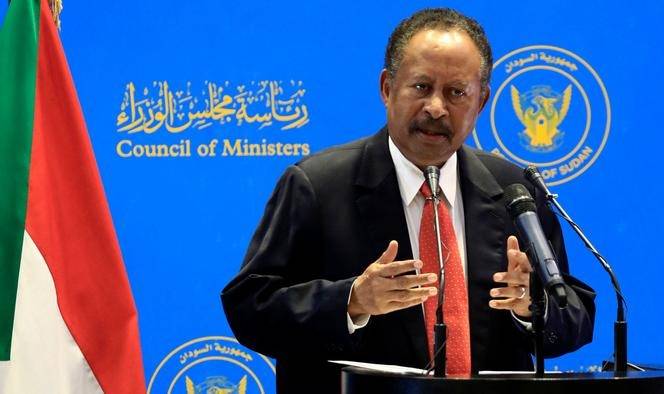 حمدوك يستبدل كل القائمين بأعمال حكّام الولايات الذين عيّنهم البرهان