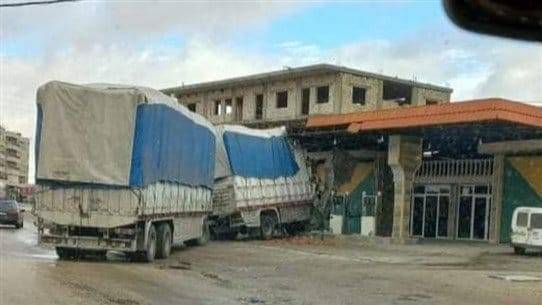 بالصورة- شاحنة تجتاح مبنى في هذه المنطقة!