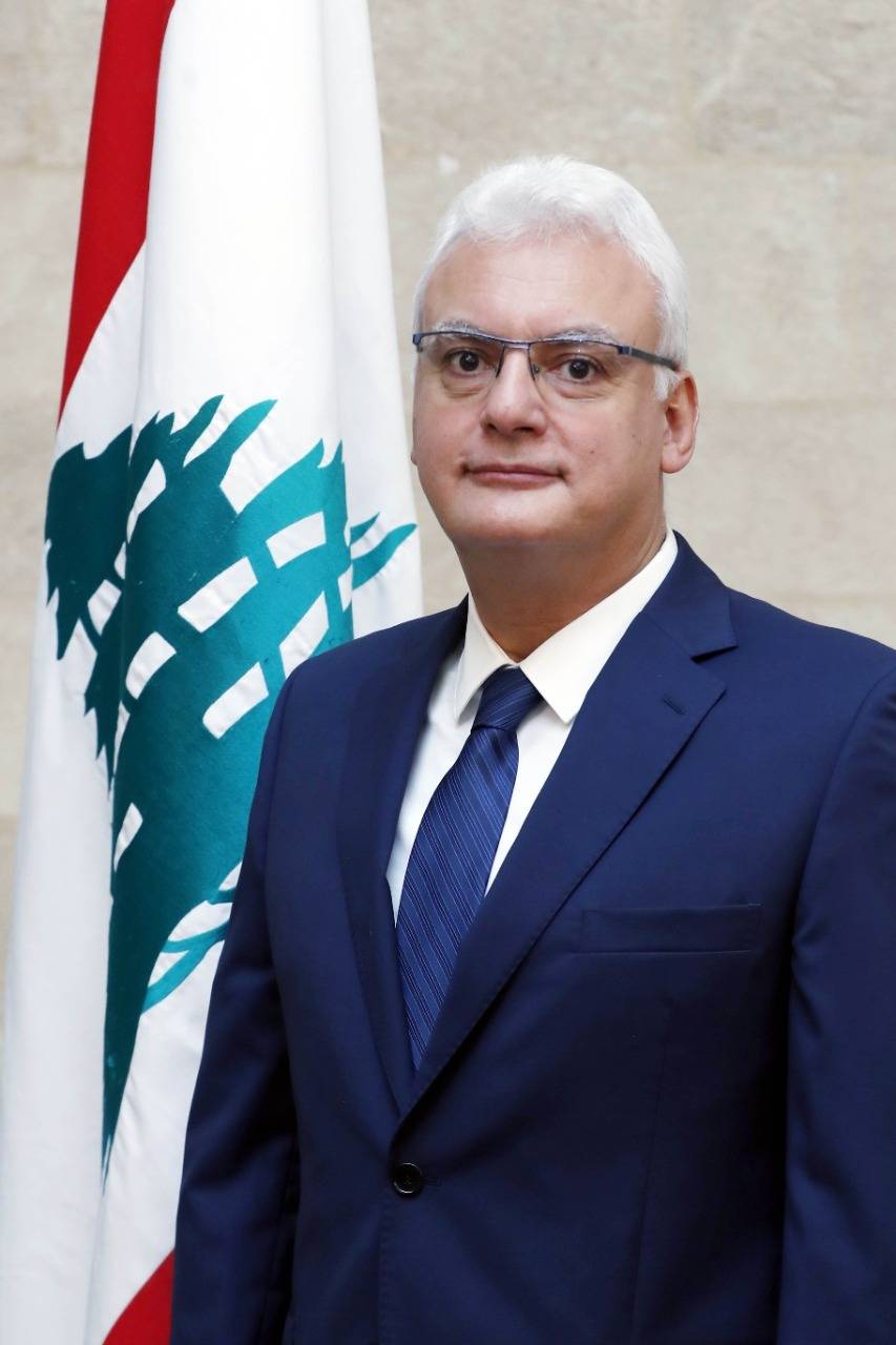 بعد اتهامه بالمنفعة السياسية والانتخابية.. بيان توضيحي من وزير الاتصالات