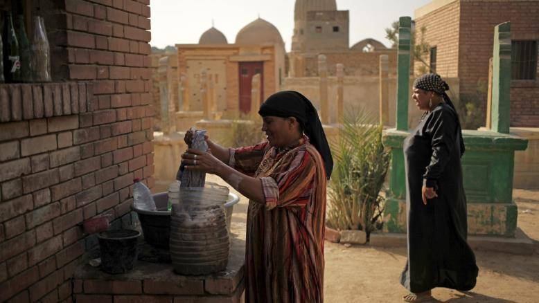 مصر.. جدل بسبب مقابر "متعددة الطوابق" ودار الإفتاء تعلق