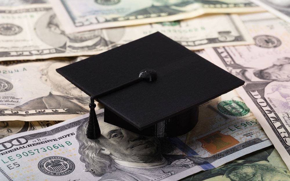 دولار الجامعات الخاصة إلى الـ8000 ليرة في أوّل 2022!