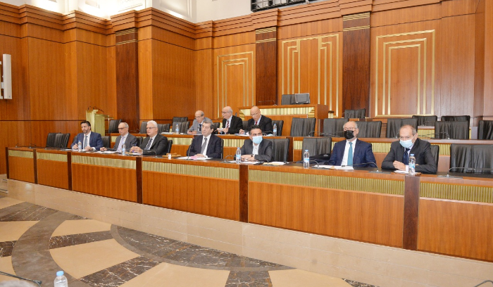 إحالة اقتراح استفادة مُتعاقدي التعليم الرسمي من الضمان
"اللجان المشتركة" أقرّت تجميد العمل بالقانون
515 عن الأقساط المدرسيّة لسنة واحدة