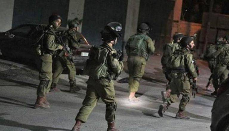 اتهمت أفرادا منها بقتل مستوطن
إسرائيل تخطر 4 عائلات فلسطينية بهدم منازلها