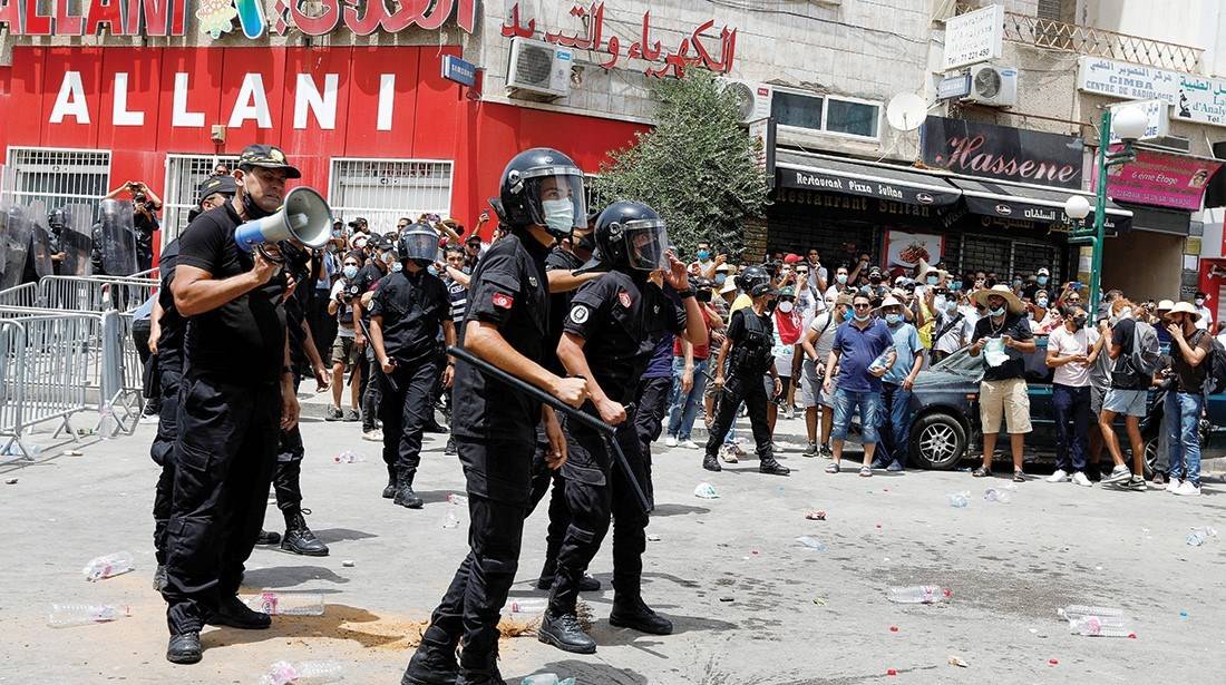 تونس: اشتباكات ليلية بين الأمن ومحتجين في محافظة القصرين