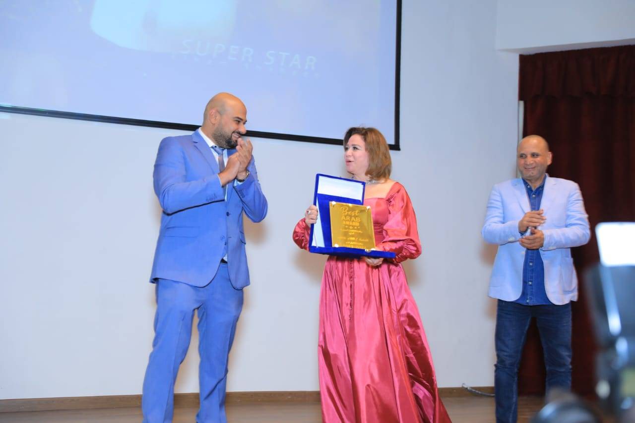 أبرزهم إلهام شاهين وفردوس عبدالحميد .. تكريم رموز الفن في إحتفالية الأفضل