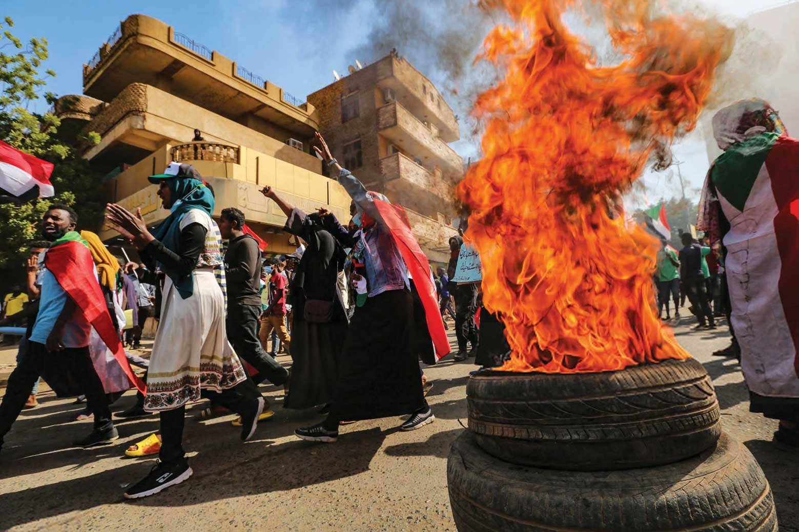 السودان: قتلى وأكثر من 200 مُصاب في «احتجاجات الأحد»
المتظاهرون يصلون الى قلب الخرطوم... والأمن يستخدم قنابل الغاز
