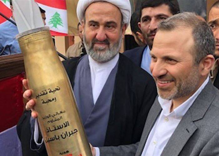 لا لقاء بين حزب الله والتيار الوطني الحرّ... والعين على كلمتيّ باسيل ونصرالله !
باسيل : «الظاهر انو بري رح يعرقلنا بكلّ شي والحزب ما رح يصدّو... بدنا نشوف شو بدنا نعمل» !