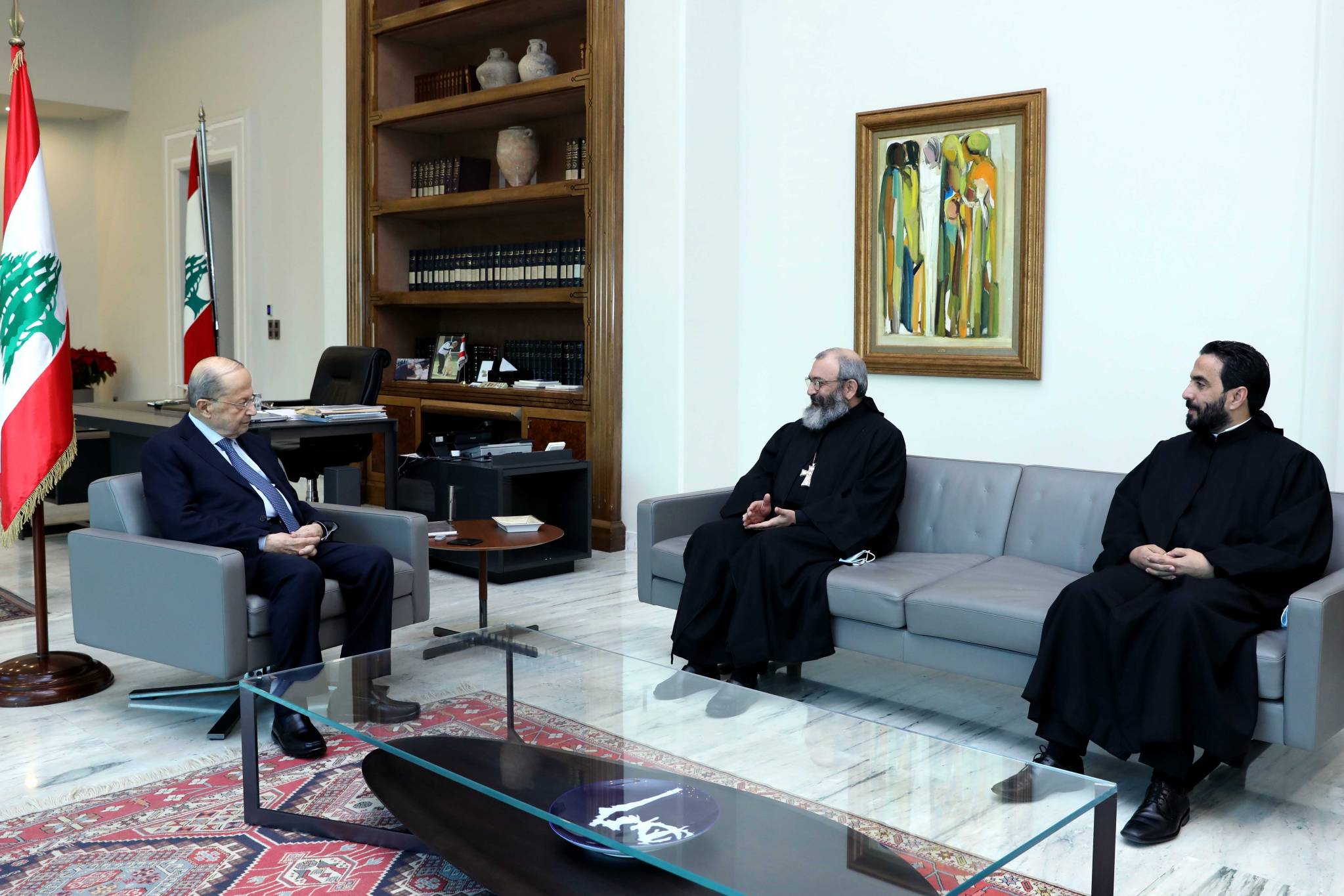 عرض مع الأباتي الهاشم عمل الرهبنة إنسانياً واجتماعياً
عون وقّع مرسومي دعوة الهيئات الناخبة
وترقية الضبّاط في الأسلاك العسكريّة