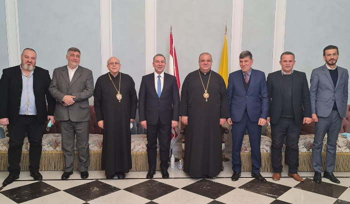 زار مع وفد "أمل" مطرانيّة سيدة النجاة مهنئأ
مرتضى: لخدمة أبناء الوطن
المطران ابراهيم: للتجذّر بالأرض