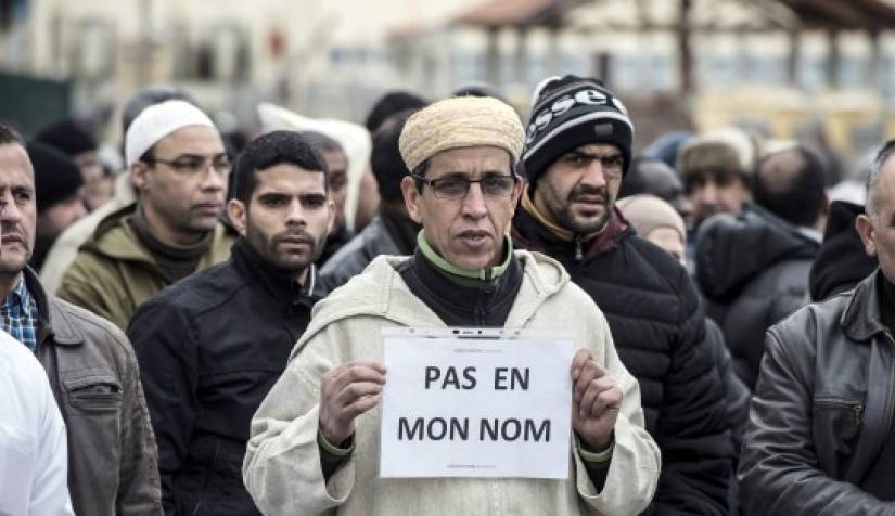 وزير الداخلية الفرنسي يعترف بتعرض المسلمين للمضايقات في فرنسا