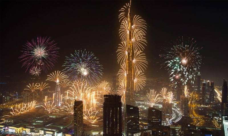 دبي تستقبل العام الجديد بـ 36 عرضاً للألعاب النارية في 29 موقعاً