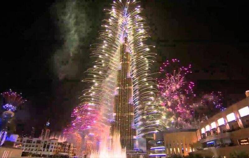 دبي تستقبل العام الجديد بـ 36 عرضاً للألعاب النارية في 29 موقعاً