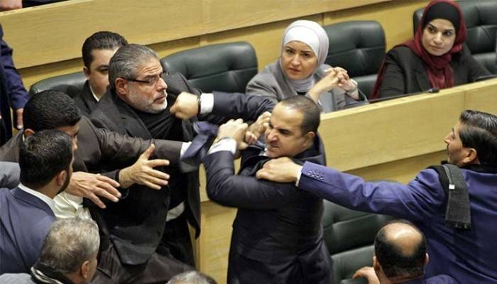 الأردن.. بعد "معركة البرلمان" الرئيس "يعتذر"