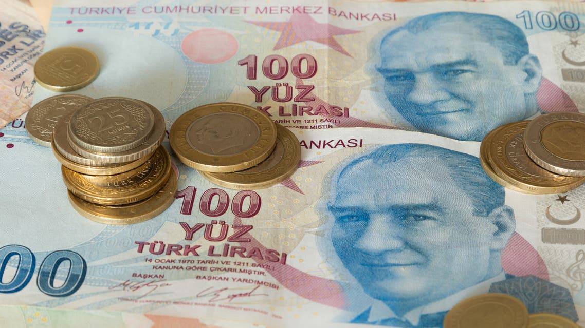 الليرة التركية تتراجع مجدداً مع استمرار المخاوف