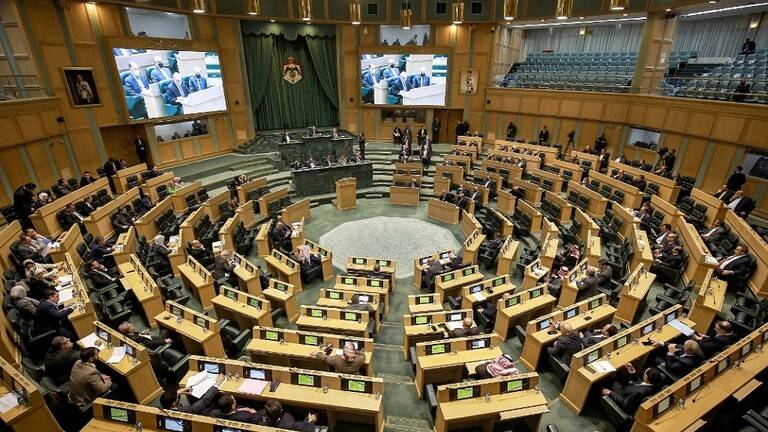 البرلمان الأردني يرفض تعديلا على الدستور يجيز محاكمة أعضائه