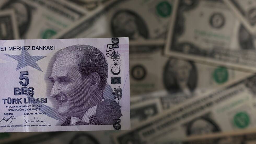 الليرة التركية تتراجع 5%