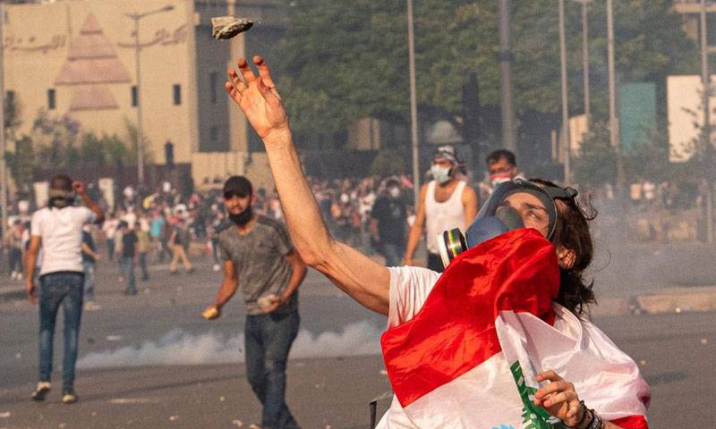 غياب الخطوات الإجرائية للحدّ من الأزمة المعيشية يشعل الشارع ... وانتفاضة شعبية تلامس الثورة الحقيقية؟